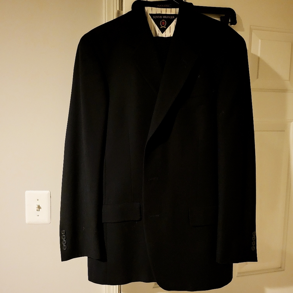 Tommy Hilfiger Men 2 piece Suit Black Jacket Size 44R Pants size 36/32